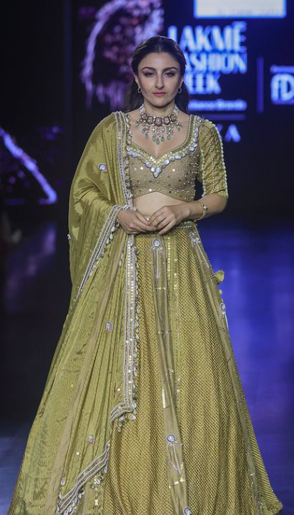 Soha Ali Khan’s Rustic Gold Lehenga Design By Simmi Saboo